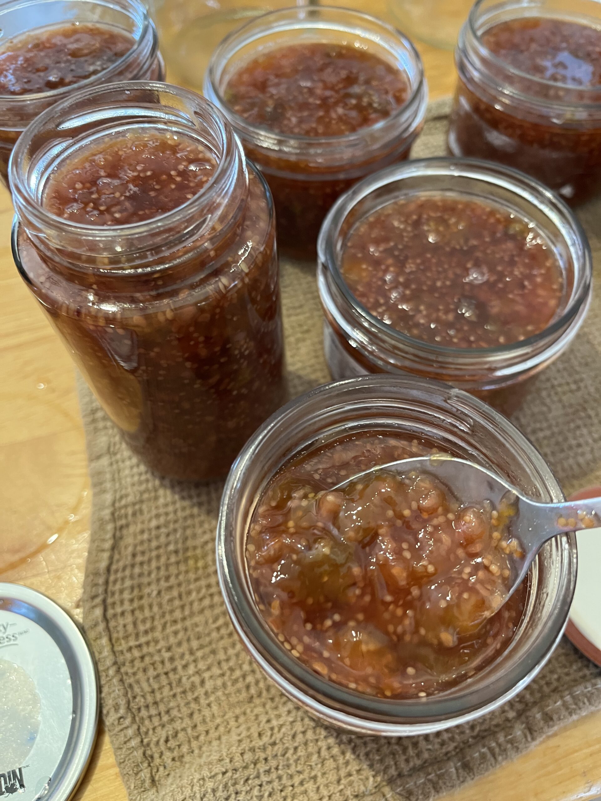 Confiture de cerises de terre et framboises
