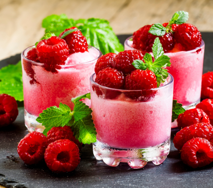 Granite-de-framboises-et-menthe-flottant-dans-le-Guizou-a-la-rhubarbe